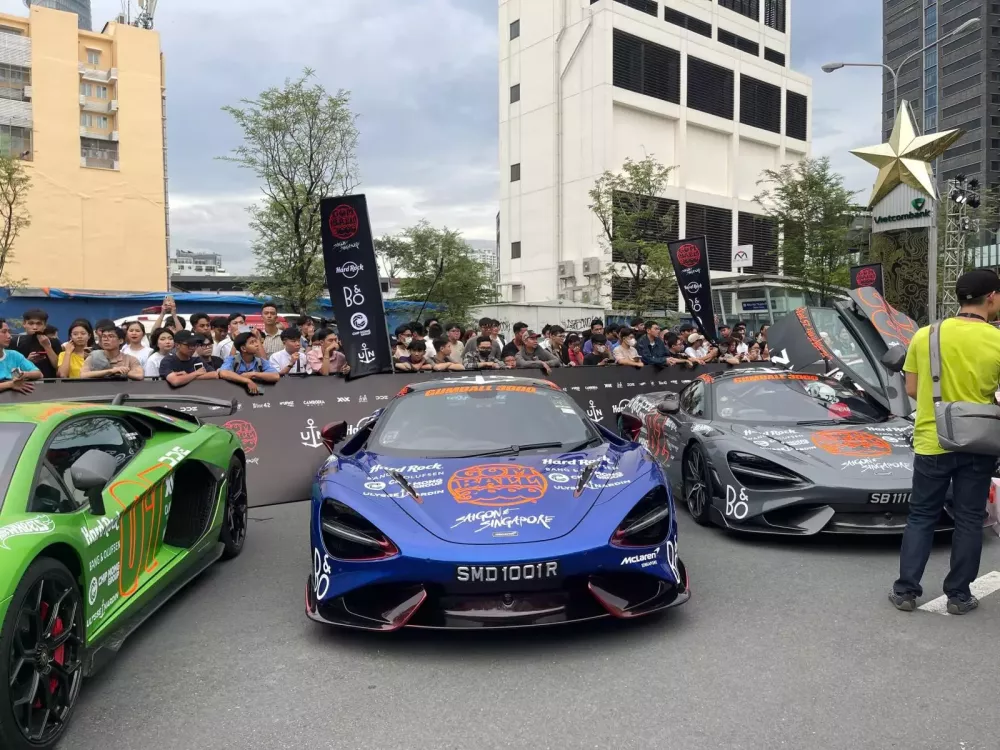 Cận cảnh siêu xe mui trần McLaren 765LT Spider của phú bà Singapore trong hành trình Gumball 3000- Ảnh 1.