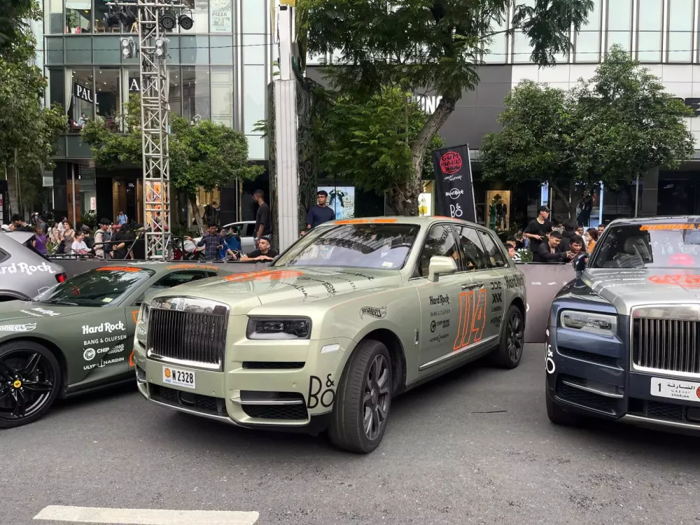 Dàn siêu xe đầy đủ màu sắc của các thành viên Gumball 3000 2024: Có bộ áo lên đến trăm triệu đồng- Ảnh 6.