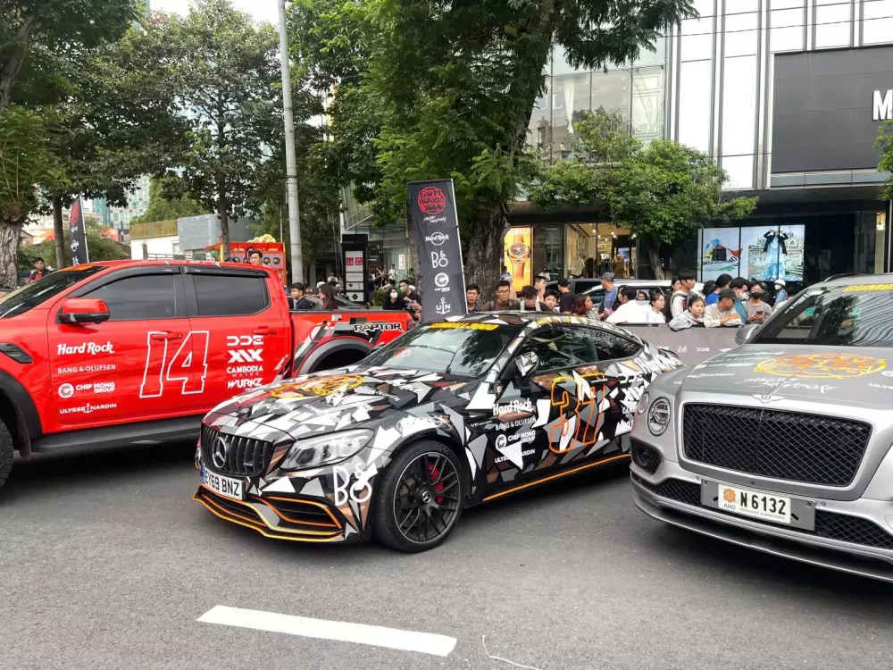 Dàn siêu xe đầy đủ màu sắc của các thành viên Gumball 3000 2024: Có bộ áo lên đến trăm triệu đồng- Ảnh 4.