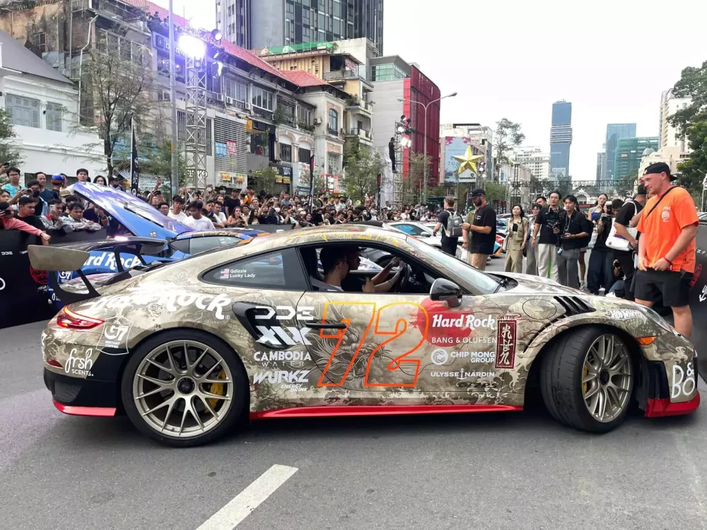 Dàn siêu xe đầy đủ màu sắc của các thành viên Gumball 3000 2024: Có bộ áo lên đến trăm triệu đồng- Ảnh 10.