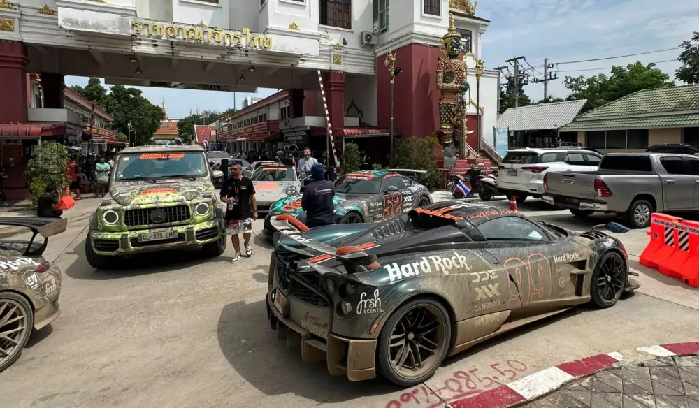 Đoàn siêu xe Gumball 3000 2024 rời Campuchia đến Thái Lan: Cặp đôi Bugatti Chiron chính thức góp mặt- Ảnh 5.