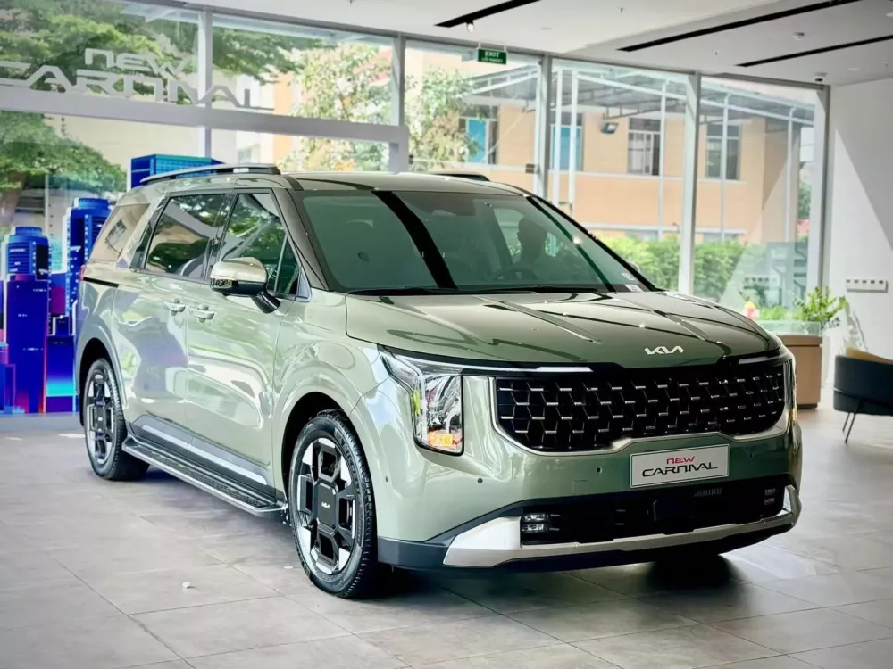 Chiêm ngưỡng thiết kế thực tế của Kia Carnival 2025 tại đại lý Việt