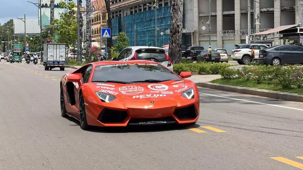 Những siêu xe nổi bật trong dàn xe gần 300 chiếc của các dân chơi Campuchia đón đoàn Gumball 3000- Ảnh 14.