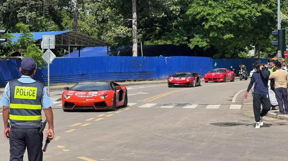 Những siêu xe nổi bật trong dàn xe gần 300 chiếc của các dân chơi Campuchia đón đoàn Gumball 3000- Ảnh 15.