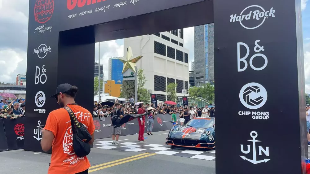 Gumball 3000 2024: Cận cảnh Pagani Huayra BC Roadster có giá hơn 80 tỷ đồng của 2 đại gia Hàn Quốc- Ảnh 6.