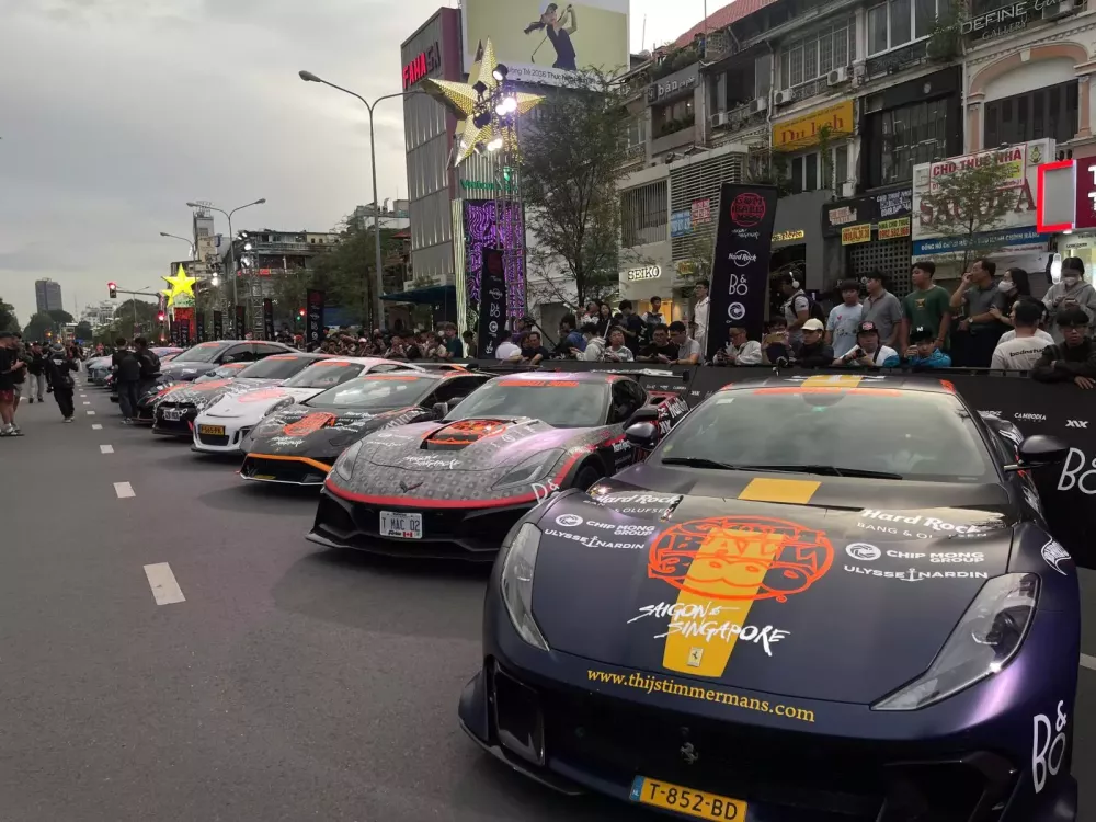 Chi tiết Ferrari 812 Competizione sẽ khó có cơ hội về Việt Nam trong tương lai: Giới hạn 999 xe, màu sơn tuyệt vời- Ảnh 11.