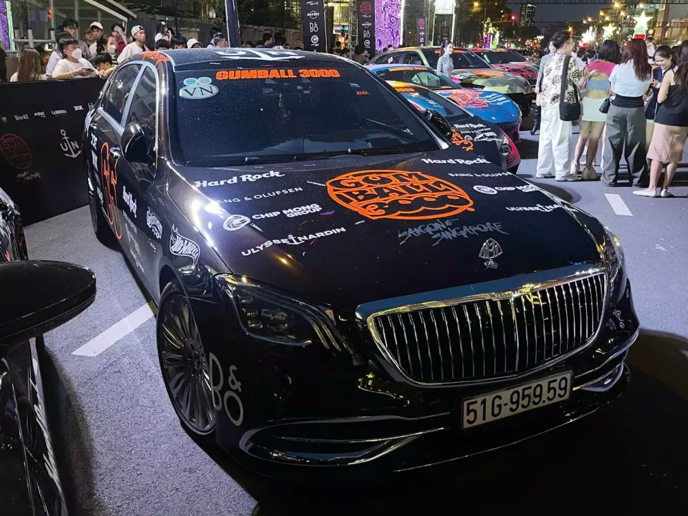 Đại gia Việt duy nhất tham dự Gumball 3000 2024 đổi xe từ Tesla Cybertruck sang Mercedes-Maybach S-Class- Ảnh 2.