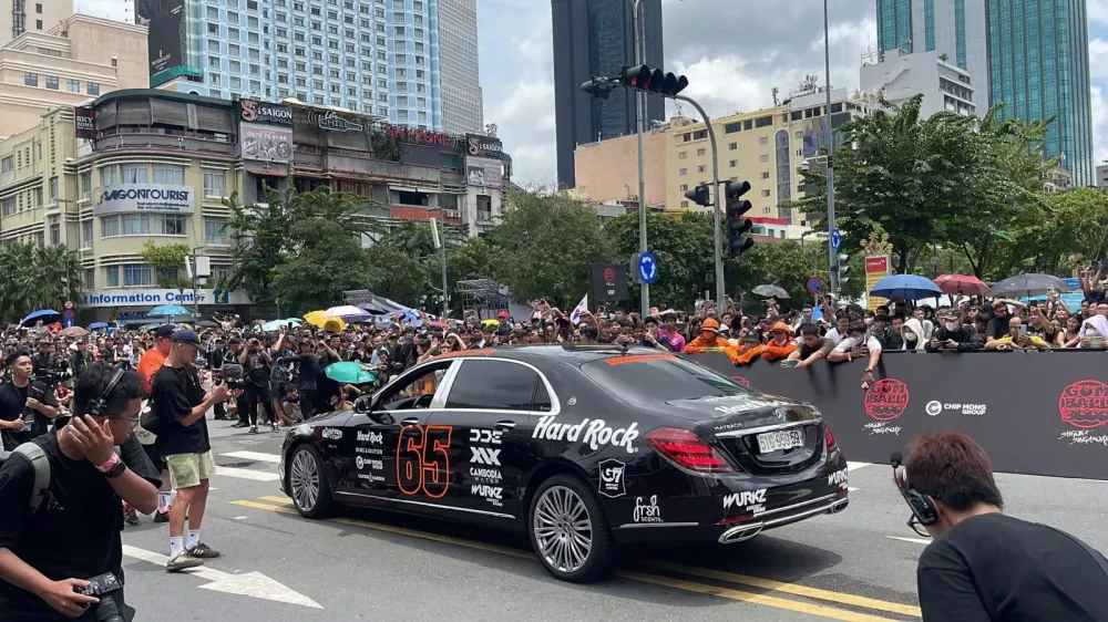 Đại gia Việt duy nhất tham dự Gumball 3000 2024 đổi xe từ Tesla Cybertruck sang Mercedes-Maybach S-Class- Ảnh 5.