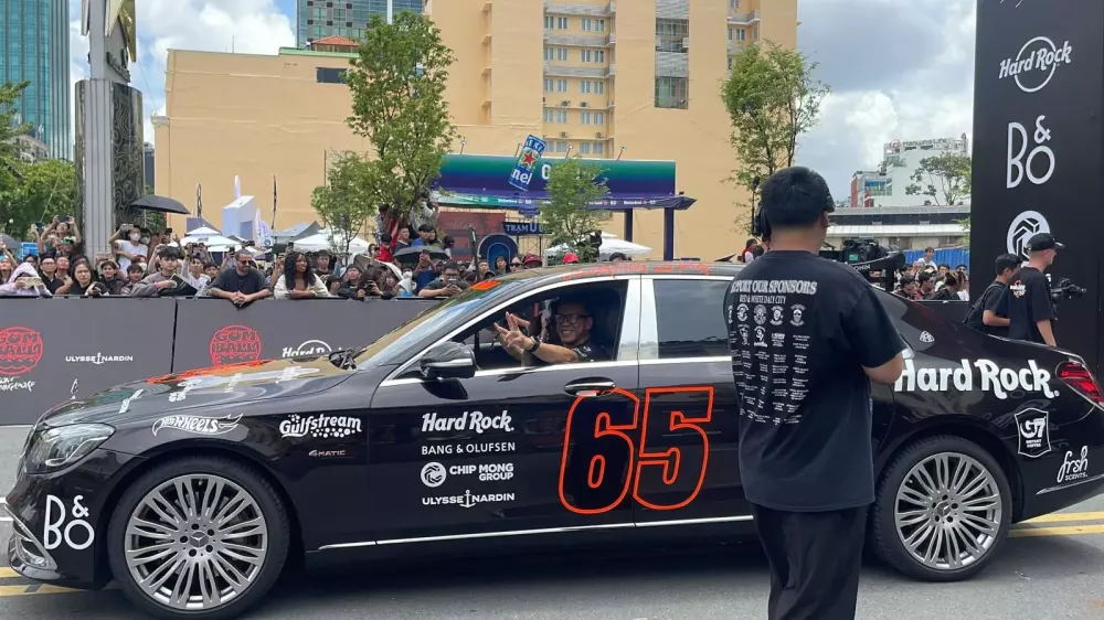 Đại gia Việt duy nhất tham dự Gumball 3000 2024 đổi xe từ Tesla Cybertruck sang Mercedes-Maybach S-Class- Ảnh 7.