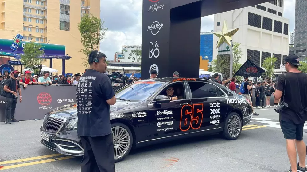 Đại gia Việt duy nhất tham dự Gumball 3000 2024 đổi xe từ Tesla Cybertruck sang Mercedes-Maybach S-Class- Ảnh 6.