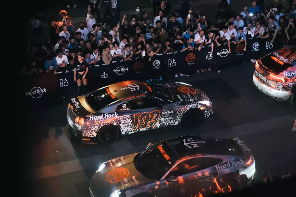 Đoàn siêu xe Gumball 3000 2024 đến Thái Lan: Porsche Carrera GT về nhà trước sự chào đón từ hàng chục nghìn người- Ảnh 17.