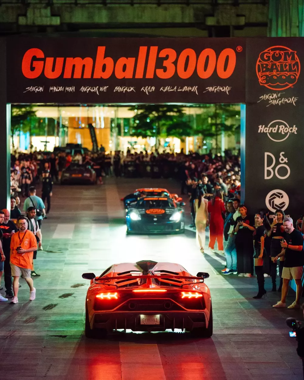 Đoàn siêu xe Gumball 3000 2024 đến Thái Lan: Porsche Carrera GT về nhà trước sự chào đón từ hàng chục nghìn người- Ảnh 9.