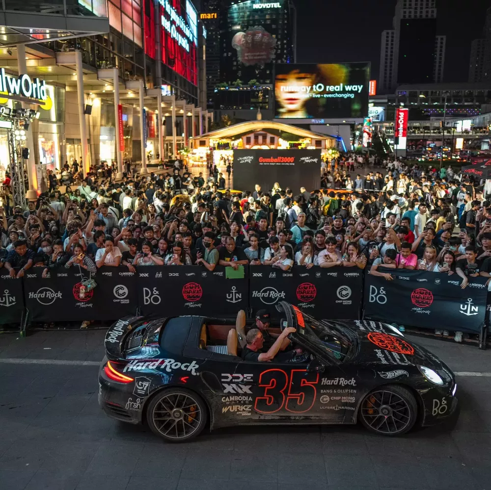 Đoàn siêu xe Gumball 3000 2024 đến Thái Lan: Porsche Carrera GT về nhà trước sự chào đón từ hàng chục nghìn người- Ảnh 8.