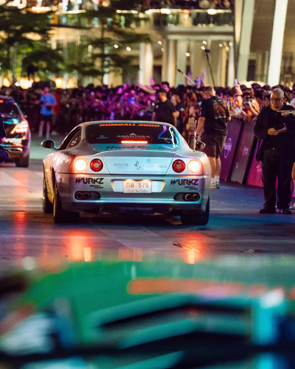 Đoàn siêu xe Gumball 3000 2024 đến Thái Lan: Porsche Carrera GT về nhà trước sự chào đón từ hàng chục nghìn người- Ảnh 5.