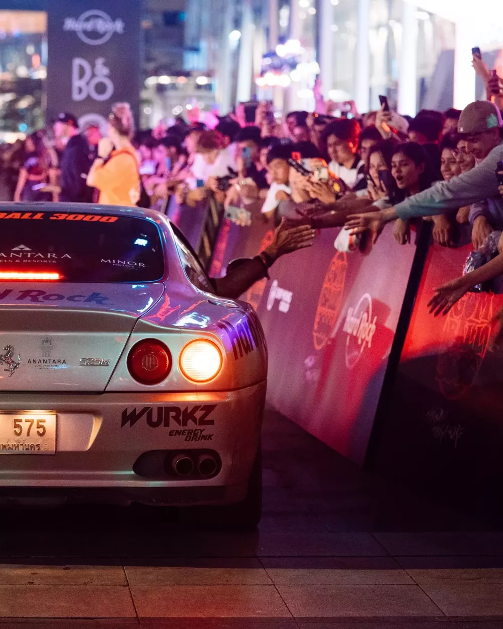 Đoàn siêu xe Gumball 3000 2024 đến Thái Lan: Porsche Carrera GT về nhà trước sự chào đón từ hàng chục nghìn người- Ảnh 3.