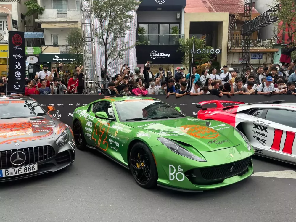 Cận cảnh Ferrari 812 GTS với màu xanh nhám tại Gumball 3000 2024: "Qua" Vũ cũng sắp nhận bàn giao- Ảnh 3.