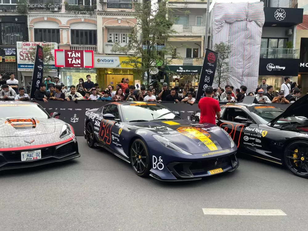 Cận cảnh Ferrari 812 GTS với màu xanh nhám tại Gumball 3000 2024: "Qua" Vũ cũng sắp nhận bàn giao- Ảnh 1.