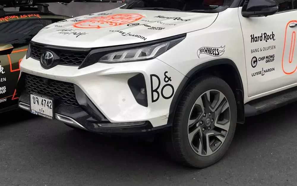 Cận cảnh Toyota Fortuner Legender tham dự vào Gumball 3000 2024: Phí đăng ký 2,5 tỷ đồng, gấp 4 lần giá xe- Ảnh 4.