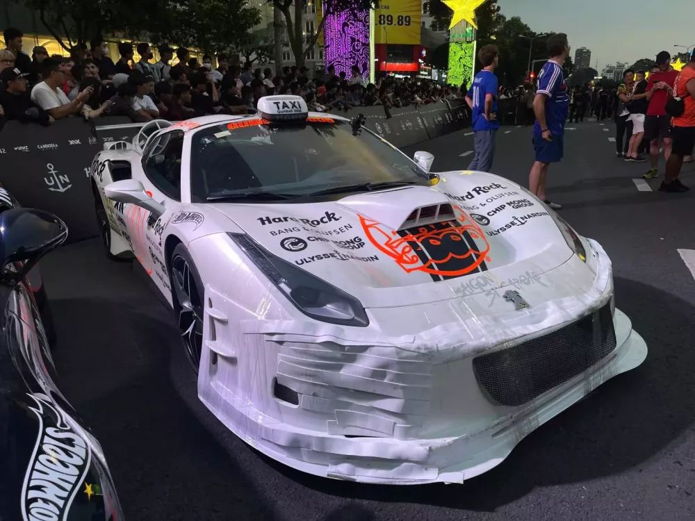 Cận cảnh chiếc siêu xe gây ồn ào nhất Gumball 3000 2024 vì những màn chơi trội của chủ xe- Ảnh 9.