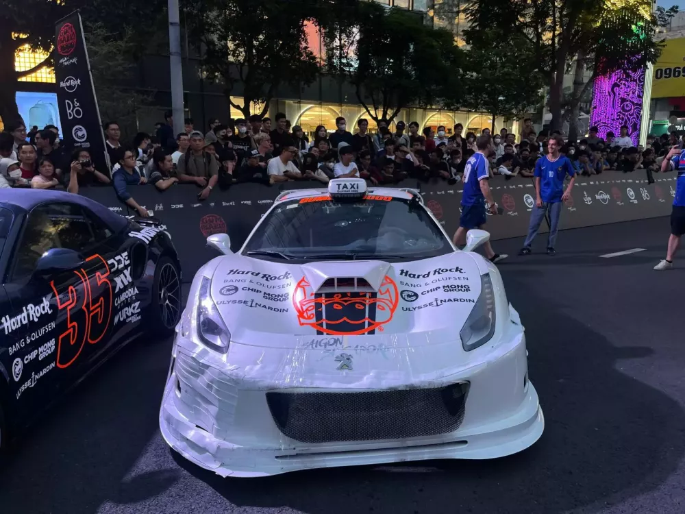 Cận cảnh chiếc siêu xe gây ồn ào nhất Gumball 3000 2024 vì những màn chơi trội của chủ xe- Ảnh 1.