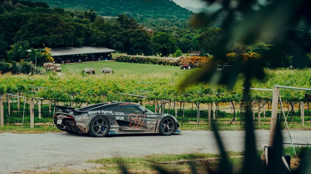 Những hình ảnh nóng hổi về dàn xe Gumball 3000 2024 ở Krabi: Siêu xe 1.500 mã lực lướt trên đường mưa- Ảnh 8.