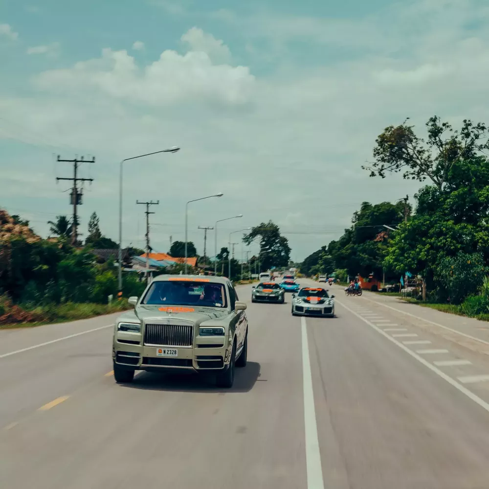 Những hình ảnh nóng hổi về dàn xe Gumball 3000 2024 ở Krabi: Siêu xe 1.500 mã lực lướt trên đường mưa- Ảnh 4.