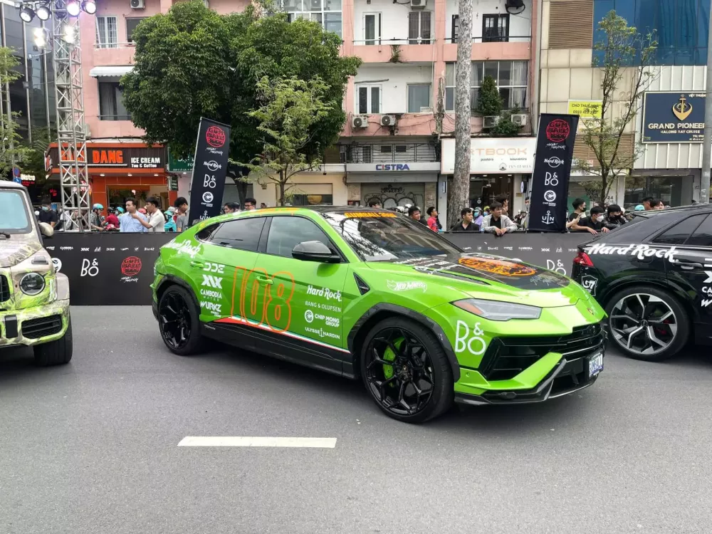 Lamborghini Urus chỉ dành cho khách sở hữu xe đua Essenza SCV12 có giá 2,2 triệu Euro âm thầm có mặt Việt Nam- Ảnh 9.