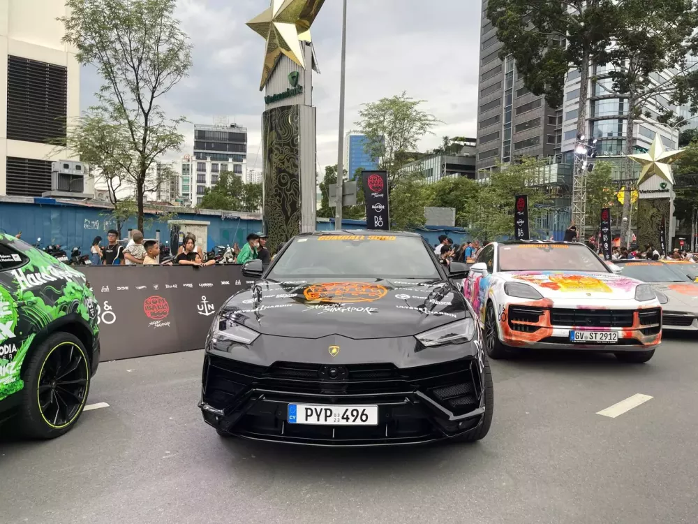 Lamborghini Urus chỉ dành cho khách sở hữu xe đua Essenza SCV12 có giá 2,2 triệu Euro âm thầm có mặt Việt Nam- Ảnh 4.