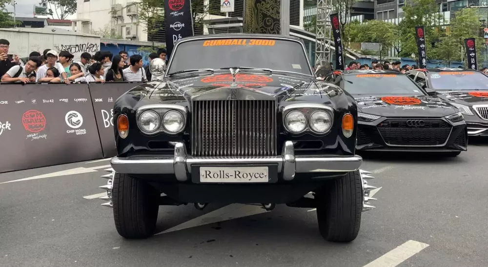 Cận cảnh chiếc xe dở chứng nhất tại Gumball 3000 2024: Hết sôi nước mát lại bất chợt tắt máy- Ảnh 9.