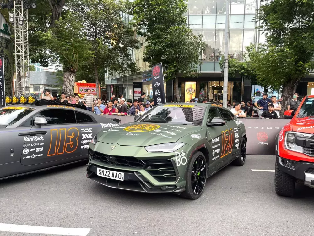 Lamborghini Urus chỉ dành cho khách sở hữu xe đua Essenza SCV12 có giá 2,2 triệu Euro âm thầm có mặt Việt Nam- Ảnh 5.