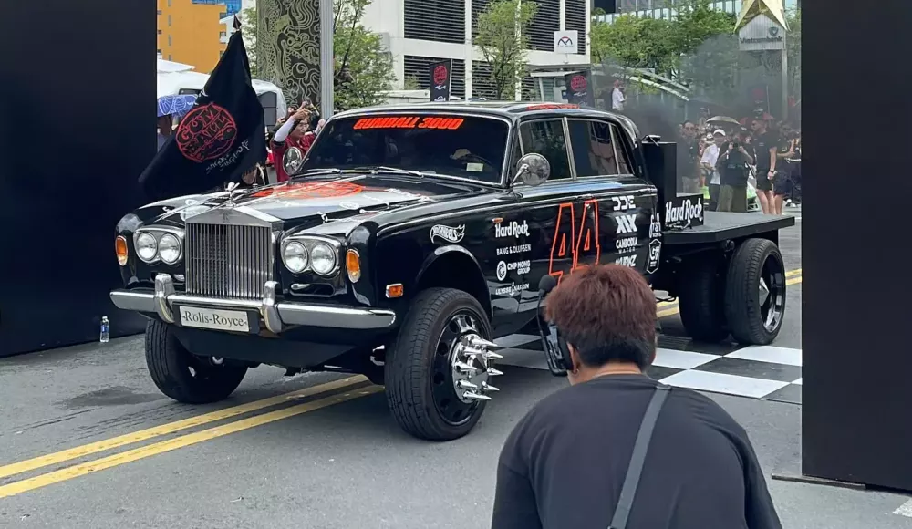 Cận cảnh chiếc xe dở chứng nhất tại Gumball 3000 2024: Hết sôi nước mát lại bất chợt tắt máy- Ảnh 11.