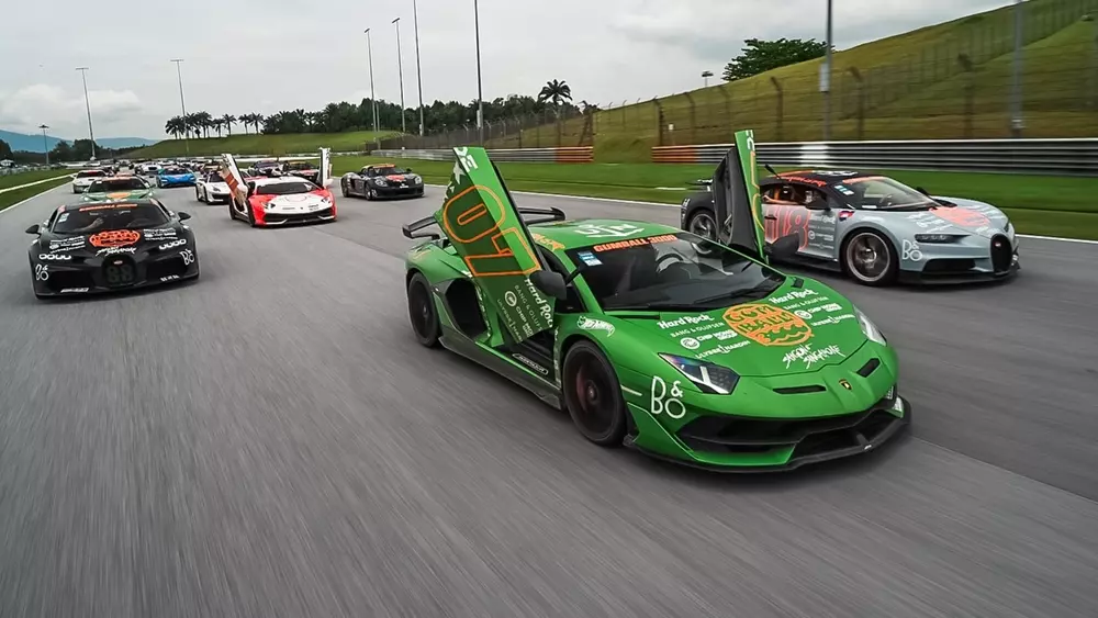 Đoàn xe Gumball 3000 2024 "dợt xe" ở đường đua Sepang: Siêu xe tìm về đúng nơi phô trương hết sức mạnh- Ảnh 4.