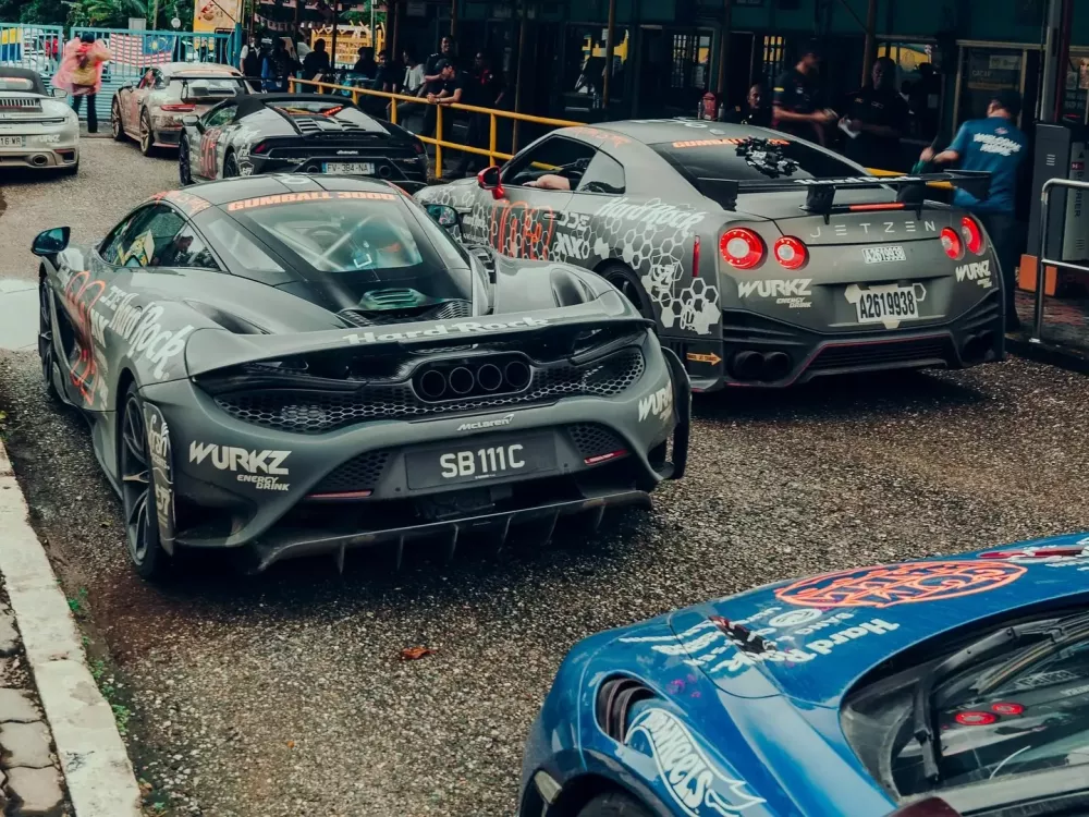 Đoàn siêu xe Gumball 3000 2024 đặt chân đến Malaysia: Bom tấn Koenigsegg Regera xuất hiện vào tối muộn- Ảnh 2.