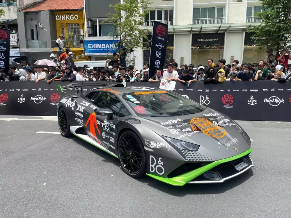 Những chiếc siêu xe của nước bạn Campuchia tham dự Gumball 3000 2024- Ảnh 3.