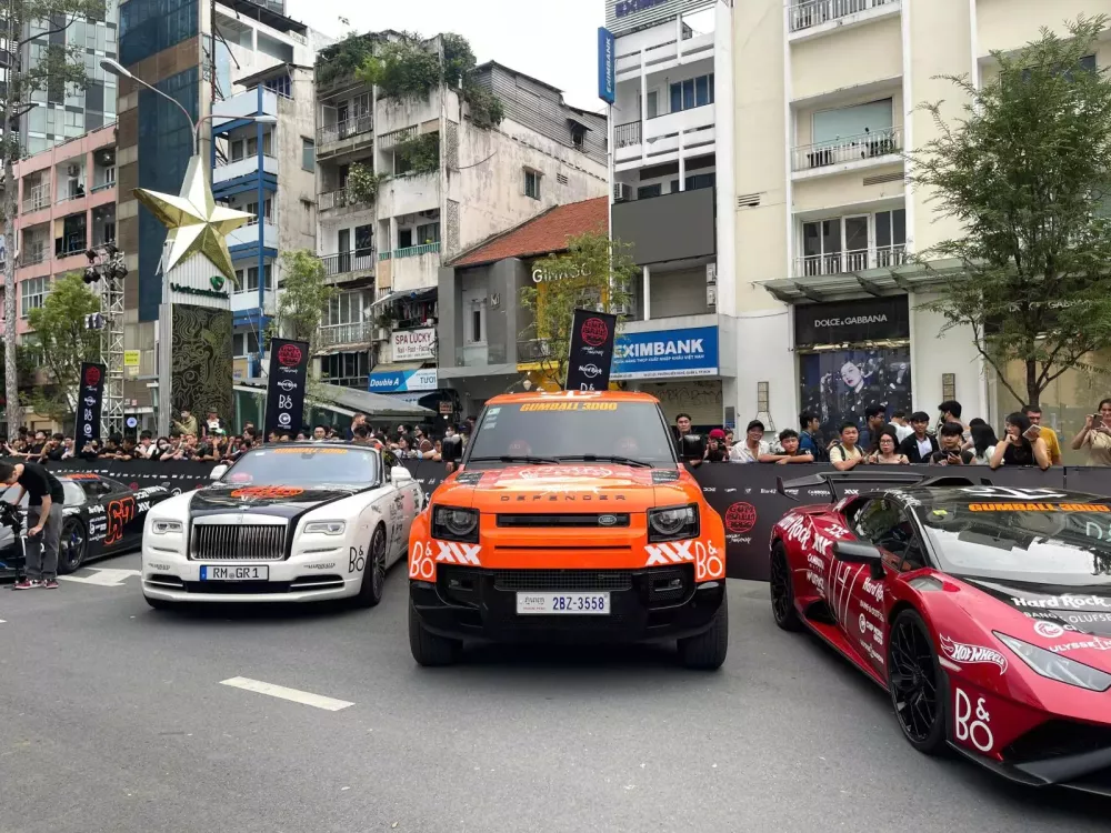 Những chiếc siêu xe của nước bạn Campuchia tham dự Gumball 3000 2024- Ảnh 8.