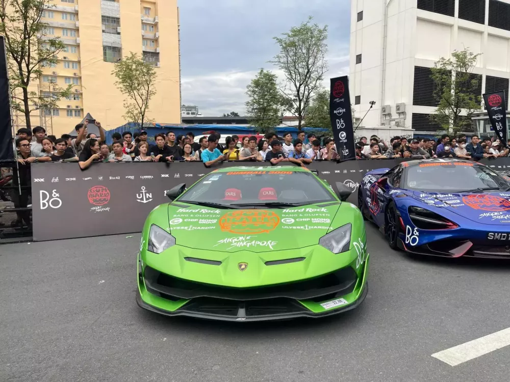 Những chiếc siêu xe của nước bạn Campuchia tham dự Gumball 3000 2024- Ảnh 1.