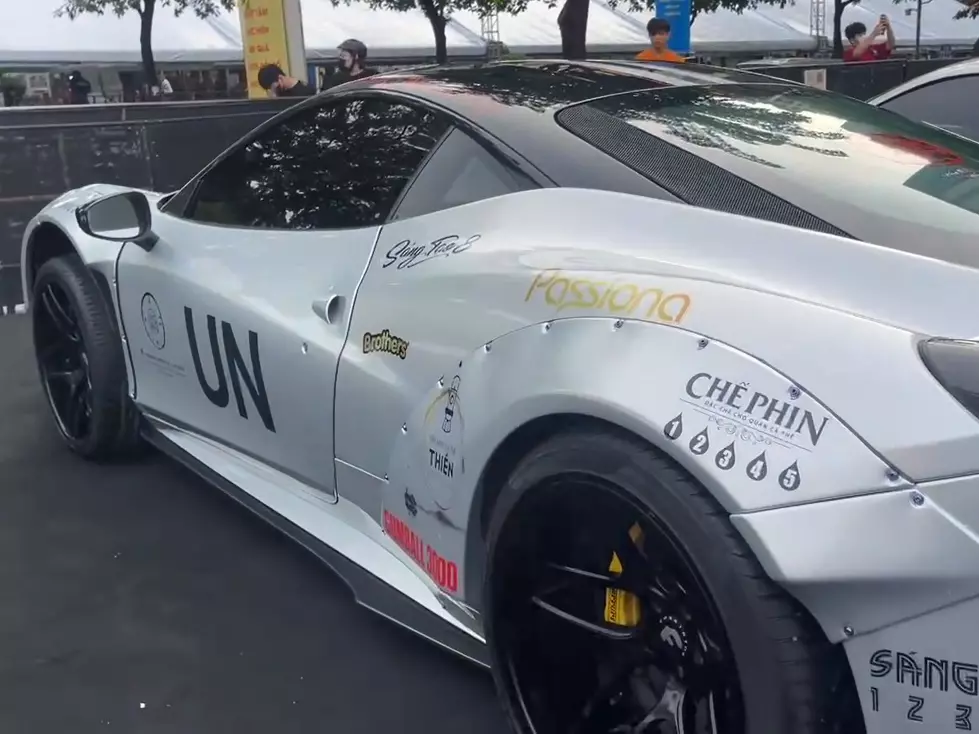 Cận cảnh Ferrari 458 Italia độ Liberty Walk sau nhiều năm ở ẩn trên Tây Nguyên- Ảnh 5.