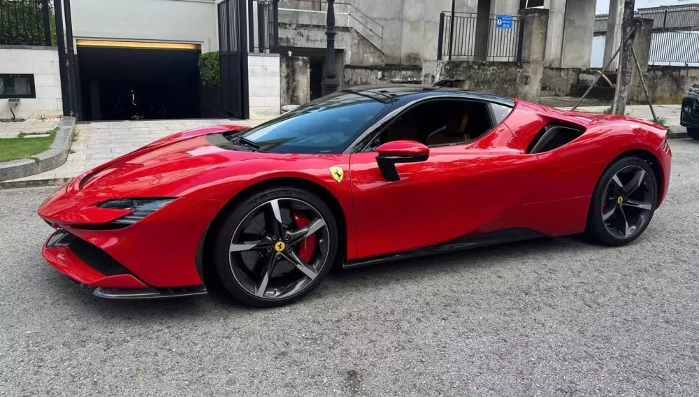 Hóa ra chiếc Ferrari SF90 Stradale mới mua bán trên thị trường là của chồng cũ ca sĩ Lệ Quyên- Ảnh 1.