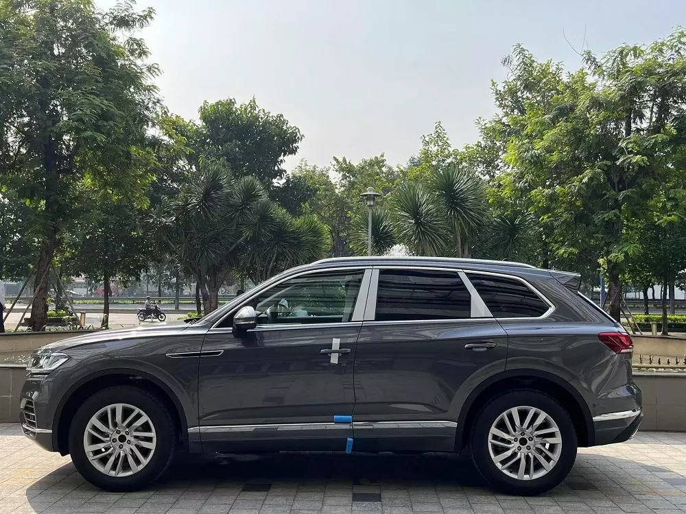 Volkswagen Touareg Elegance Plus có thêm vành đúc hợp kim 20 inch