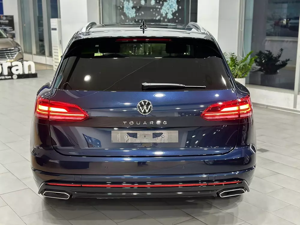 Volkswagen Touareg Elegance Plus có giá từ 2,788 tỷ đồng.