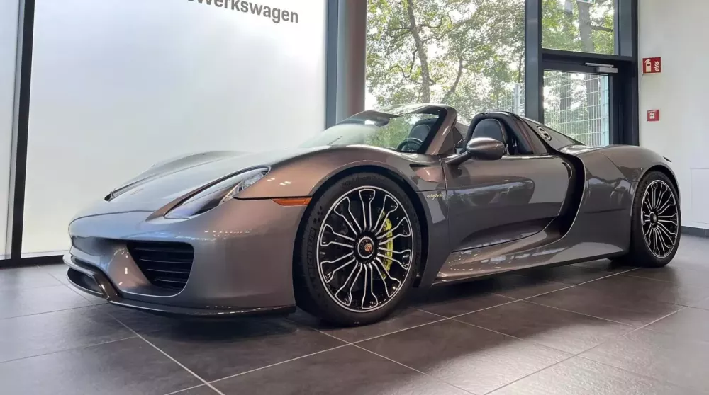 Chủ xe 911 Dakar đầu tiên về Việt Nam hỏi mua Porsche 918 Spyder mới nhất thế giới nhưng bị từ chối- Ảnh 1.