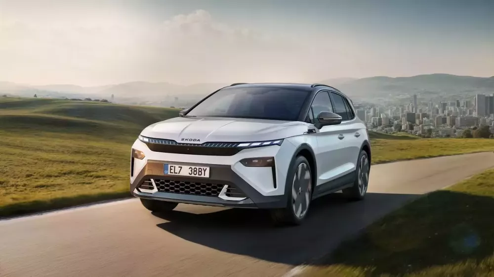 Skoda Elroq có nẹp nhựa màu đen quanh xe