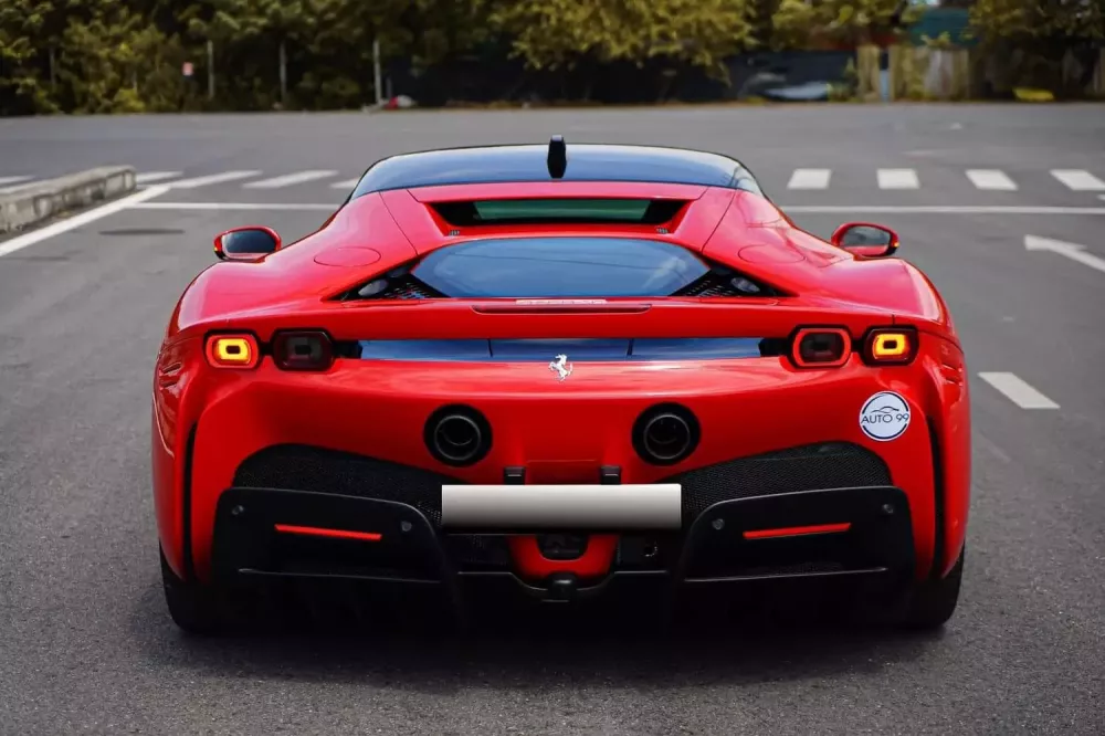 Cận cảnh Ferrari SF90 Stradale đầu tiên xuất hiện tại Hà Nội: Tăng tốc 0-100 km/h như Bugatti Chiron- Ảnh 2.