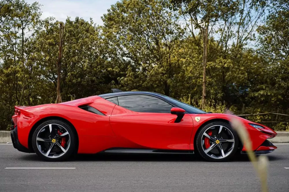 Cận cảnh Ferrari SF90 Stradale đầu tiên xuất hiện tại Hà Nội: Tăng tốc 0-100 km/h như Bugatti Chiron- Ảnh 4.