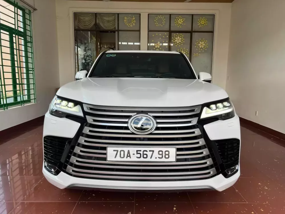 Cận cảnh Lexus LX600 bản 7 chỗ đã qua sử dụng rao bán lại cao hơn cả xe mới, khách cũng chốt mua gần 9 tỷ đồng- Ảnh 1.