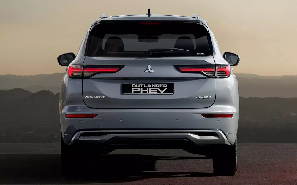 Mitsubishi Outlander PHEV 2025 có công suất tối đa 302 mã lực.