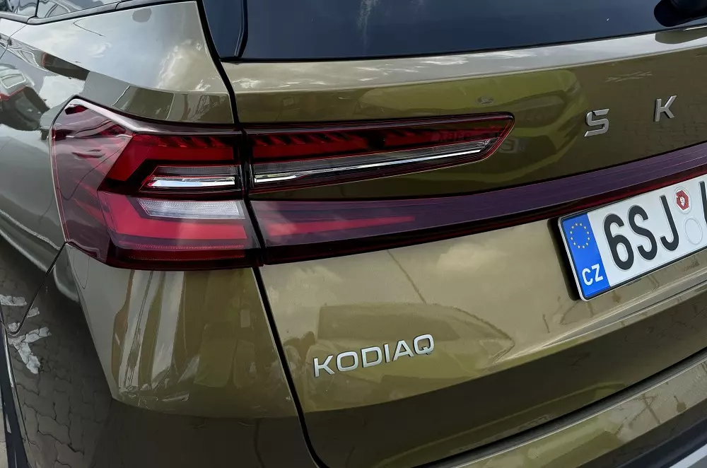 Đèn hậu hình chữ C của Skoda Kodiaq 2025