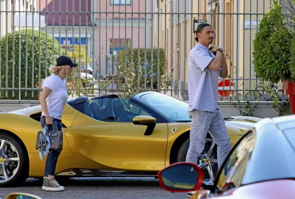 Những chiếc xe Ferrari của cựu cầu thủ Ibrahimovic: Rất nhiều bản giới hạn, khách VIP của Ferrari- Ảnh 10.