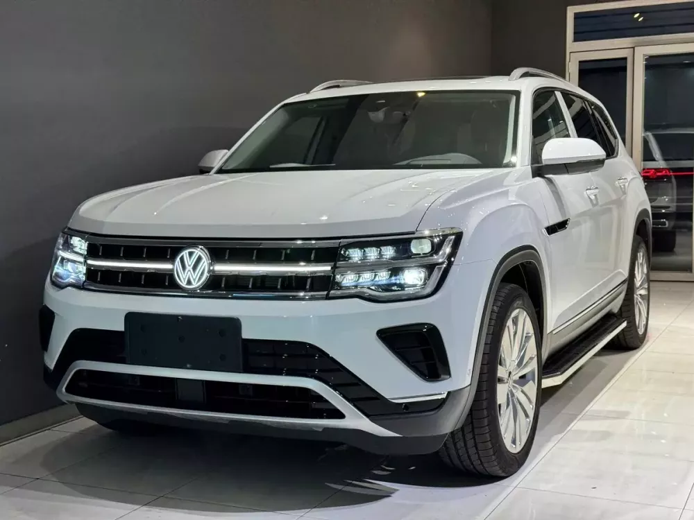 Volkswagen Teramont President sở hữu logo Volkswagen tích hợp đèn LED ẩn