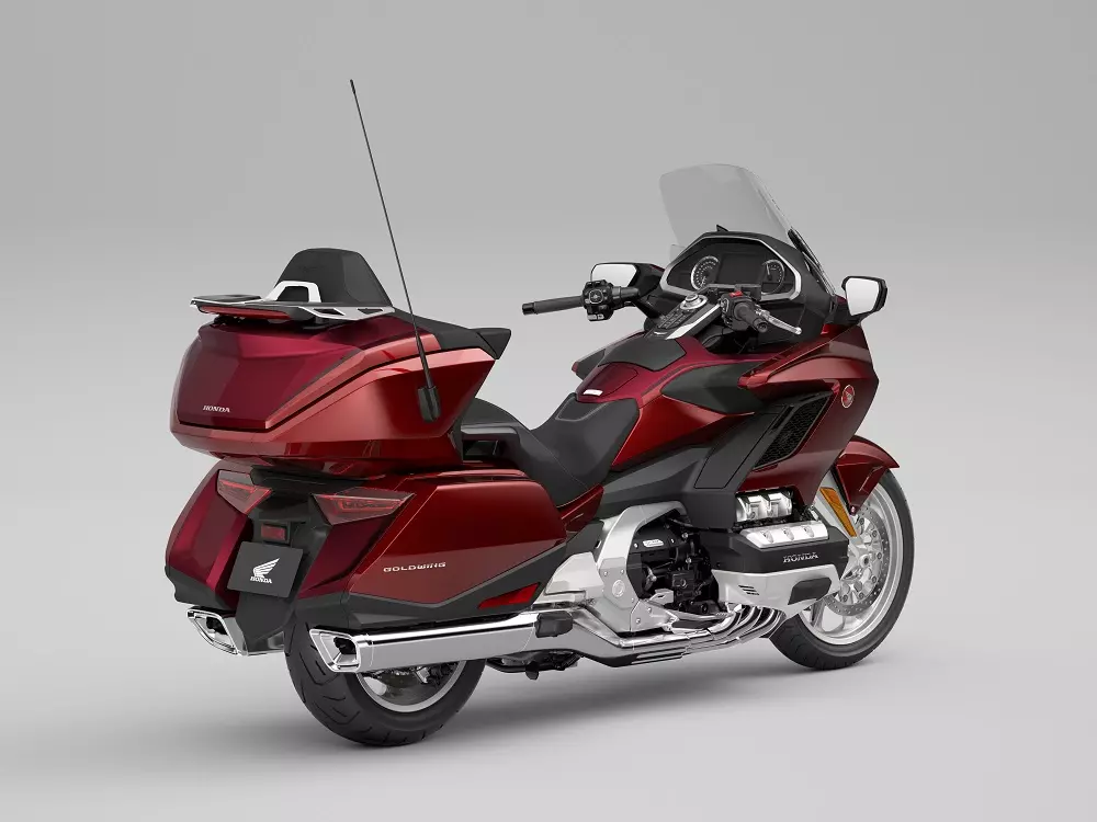 Honda Gold Wing 2024 có ống xả được tinh chỉnh để giảm ân lượng và tăng độ sâu.